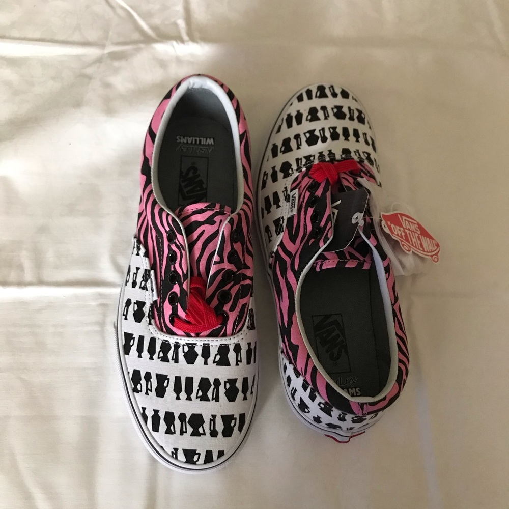 Ashley Williams Era Sneaker NWT without Box - Picture 7 of 8